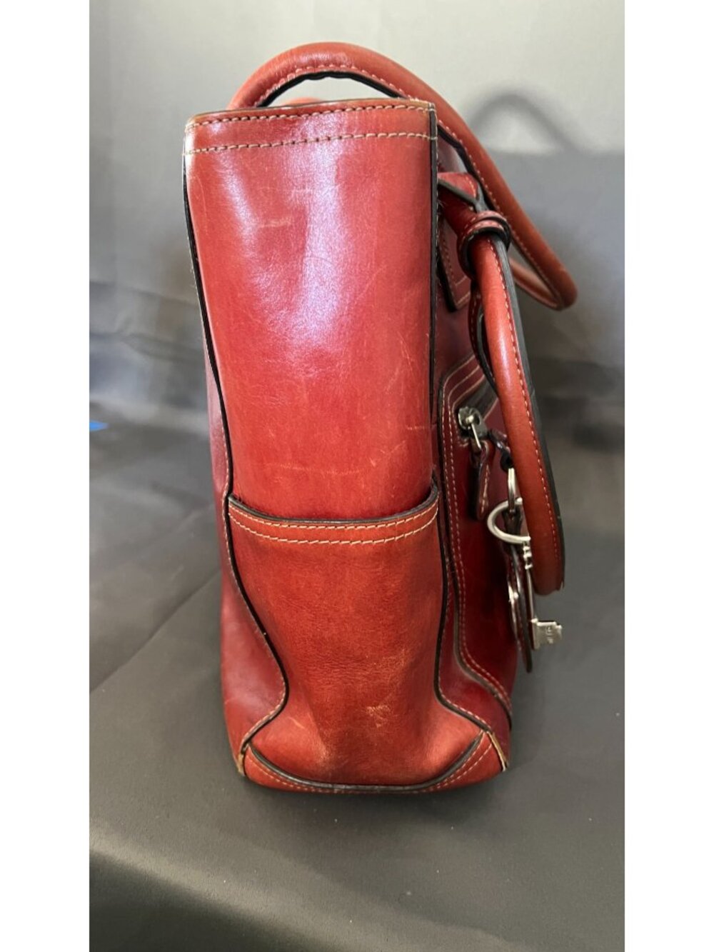 Fossil Red Leather Tote Bag W/ Key Charm & Dual Straps - Picture 5 of 16